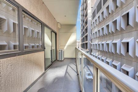 Quiet Modern Unit in the Heart of the City! - Photo 3