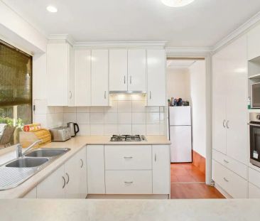 “Spacious Family Living with Comfort and Convenience” - Photo 1