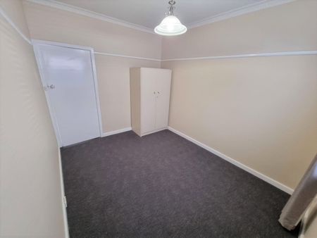 8 Hart Street, Airport West VIC 3042 - Photo 4
