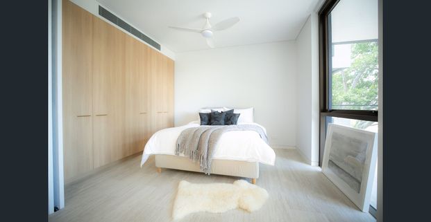 FURNISHED MODERN APARTMENT - Photo 1