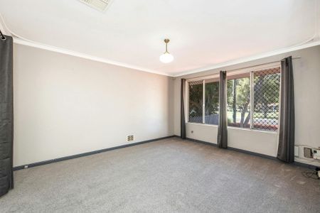 Charming Home in Super Central Mandurah Location - Photo 2