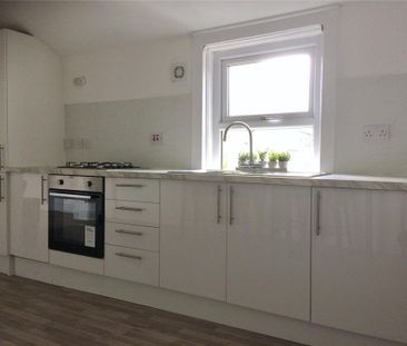6 bedroom semi-detached house to rent - Photo 2