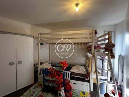 Location Appartement 3 pièces 62m² LA SEYNE SUR MER 83500 - Photo 3