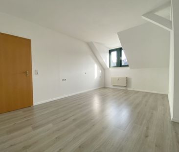 2-Raum Wohnung • Dachgeschoss • Einbauküche • modern wohnen • neu s... - Photo 1