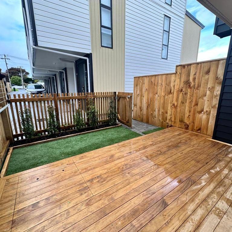 Modern sunny 2 Bedroom home! - Photo 1