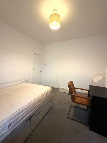 £550 PCM, Furnished Double Room in a Shared House in Ninian Park Road, Cardiff CF11 6JA - Photo 3