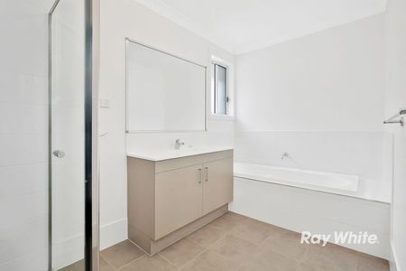 Neat and tidy Family Home with a Large Backyard - Photo 5