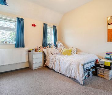 4 bedroom semi-detached house to rent - Photo 2