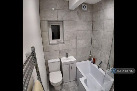 2 bedroom maisonette to rent - Photo 4