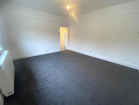 3 bedroom flat to rent - Photo 4