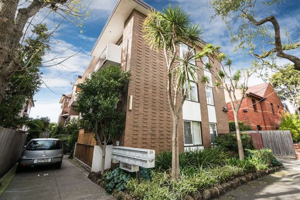 Position, Position, Position ! - Photo 1