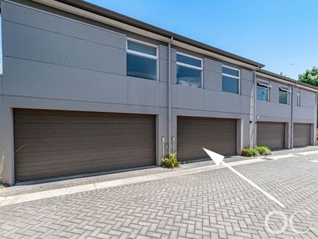 Open the Door to Spacious Family Living in Kensington's Prime Location - Photo 3