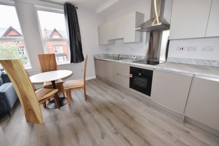2 bedroom Flat in Flat 2, Leeds - Photo 3