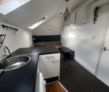 1 Bed Flat, Denzil Avenue, SO14 - Photo 1