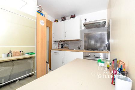 1 bedroom in a flat share to rent - Photo 4