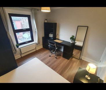 5 Bed Semi-Detached House, Devonshire Road, SO15 - Photo 3