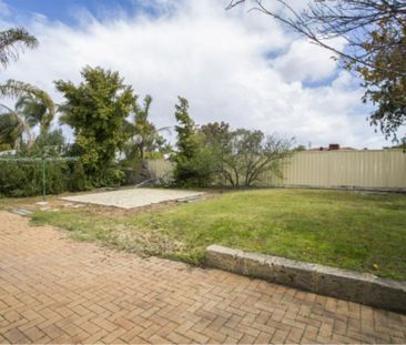 4 Bedrooms, Large Yard, Close to Everything - Photo 2