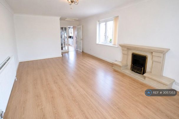 3 bedroom semi-detached house to rent - Photo 1