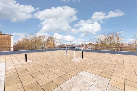 Excellently appointed two bedroom, two bathroom flat. - Photo 3