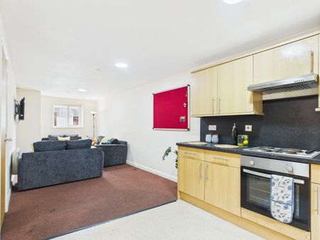 Room in a Shared House, Smithdown Lane, L7 - Photo 2