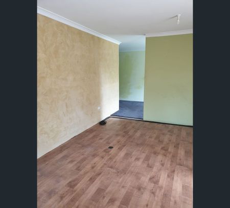 33 Rosella Circle, Ballajura, WA 6066 - Photo 2