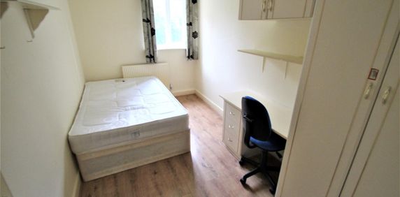 3 Bed Flat, Pennington Court, LS6 - Photo 2