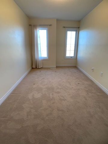 For Lease - 137 Four Seasons Crescent, Newmarket, Ontario - Photo 3