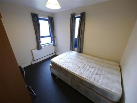 1 bedroom in a flat share to rent - Photo 3