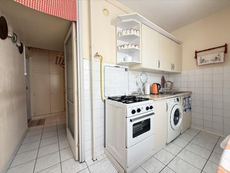 Kiadó jó állapotú panel lakás - Székesfehérvár - Photo 2