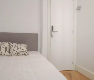 Room in a shared 8-bedroom apartment for rent in Palacio, bills included - Photo 6