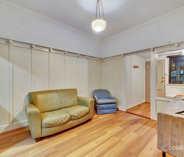 Charming 2-Bedroom Home in New Farm - Photo 1