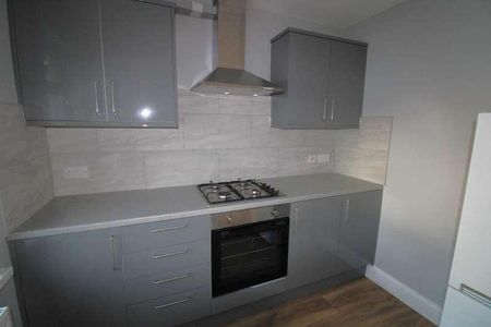 Malvern Road, Harlington, UB3 - Photo 4