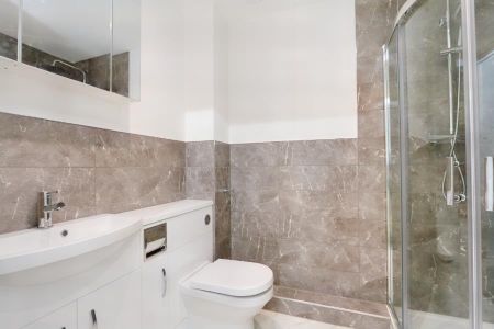 Chestnut Court, Surbiton, KT6 - Photo 5