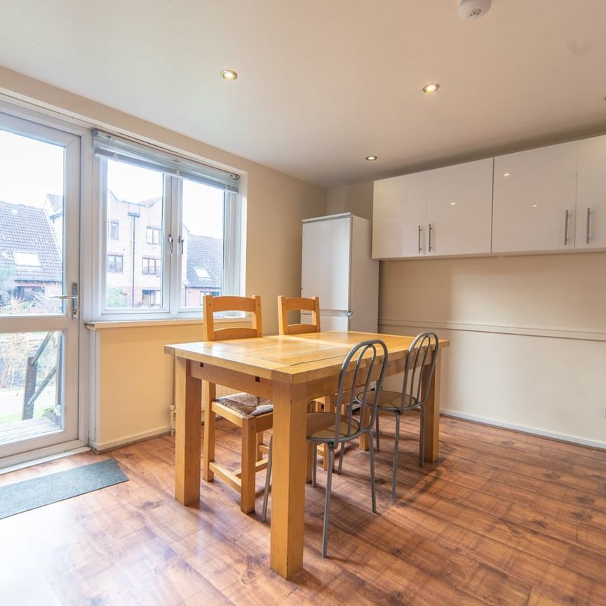 Room in a Shared Flat, Leerdam Drive, E14 - Photo 1
