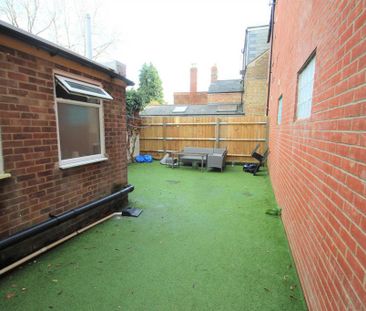 6 bedroom terraced house to rent - Photo 2