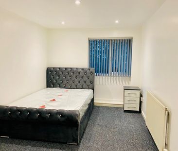 Room in a Shared House, Daley Close, B1 - Photo 1