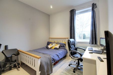 Bartley Way, Hook, Hampshire, RG27 - Photo 3