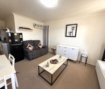 Over 50's Accommodation! - Photo 1