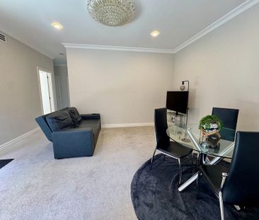Modern Rooms For Rent - Ensuite and Kitchen - Photo 1