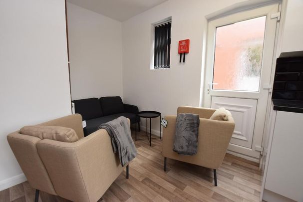 5 bedroom semi-detached house to rent - Photo 1