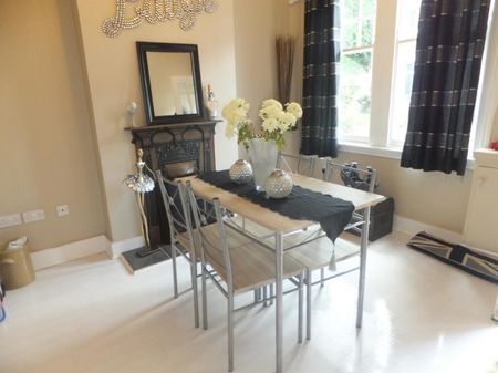 Riland Grove, Sutton Coldfield - - Photo 2