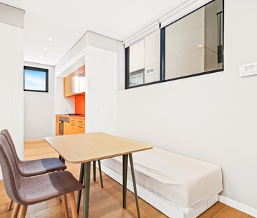 Centrally Positioned, Tastefully Updated, Near New And Private, Exp... - Photo 3