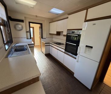 4 bedroom semi-detached house to rent - Photo 6