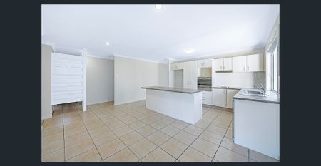 Spacious Family Home with Swimming Pool, Multiple Living Areas & Valley Views! - Photo 3