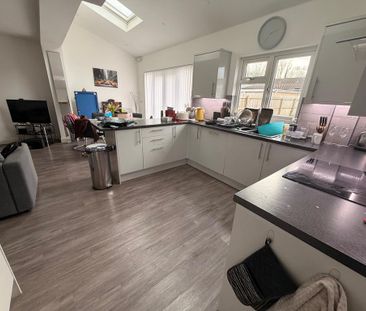 1 bedroom in a house share to rent - Photo 3