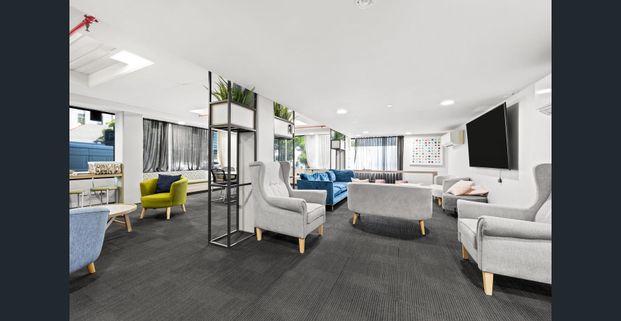 Student-focused, study, live & thrive in the heart of North Melbourne! - Photo 1