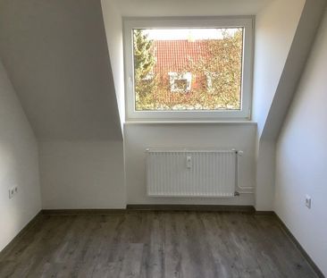 Schöne Wohnung: niedliche 2,5-Zimmer- Dachgeschoss- Wohnung sofort ... - Photo 2