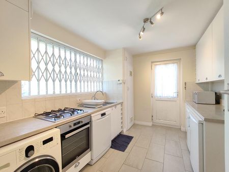 2 bedroom maisonette to rent - Photo 4
