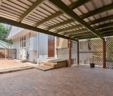 Renovated 3-Bedroom Unit in a Peaceful Paddington Pocket - Photo 2