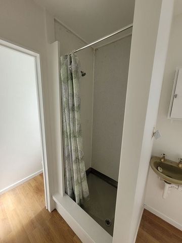 Recently renovated 1-bedroom unit - Photo 5
